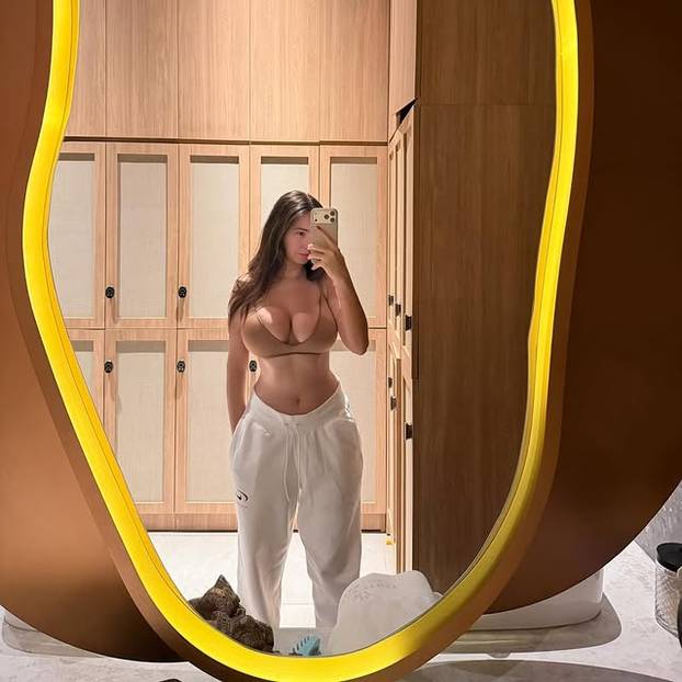 FOTO Cece Rose se proslavila 'čeličnim grudima': 'Mnogi misle da je to blagoslov, ali…'