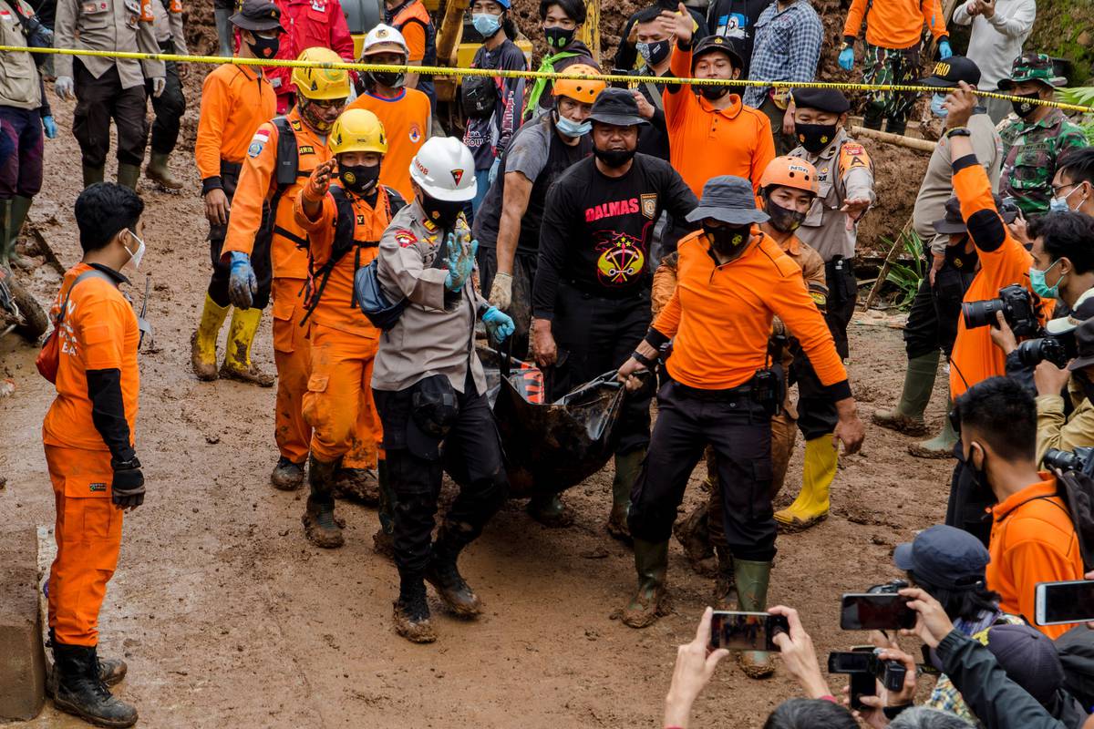 Jake kiše uzorkovale klizišta u Indoneziji, poginulo 11 ljudi