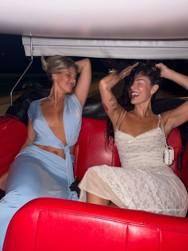 FOTO Nije mogla naći dovoljno dobar bikini za svoje savršeno tijelo pa ih sada dizajnira sama