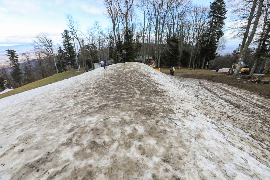 U prvim danima sije?nja zagreba?ko Sljeme bez hladne zime i pravog snijega