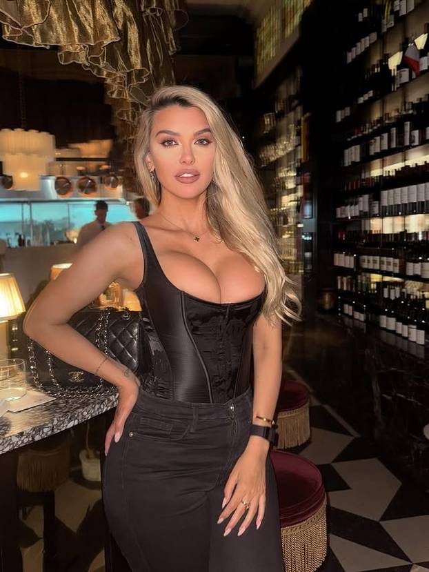 FOTO Iza seksi figure krije se prava feministkinja koja ne šuti