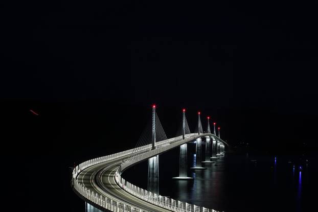 Pogled na Pelješki most iz Komarne