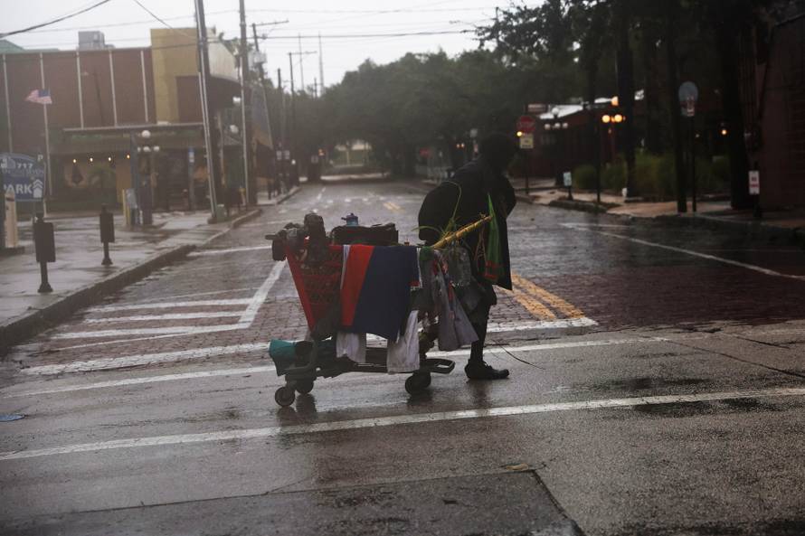 Hurricane Ian makes landfall in southwestern Florida