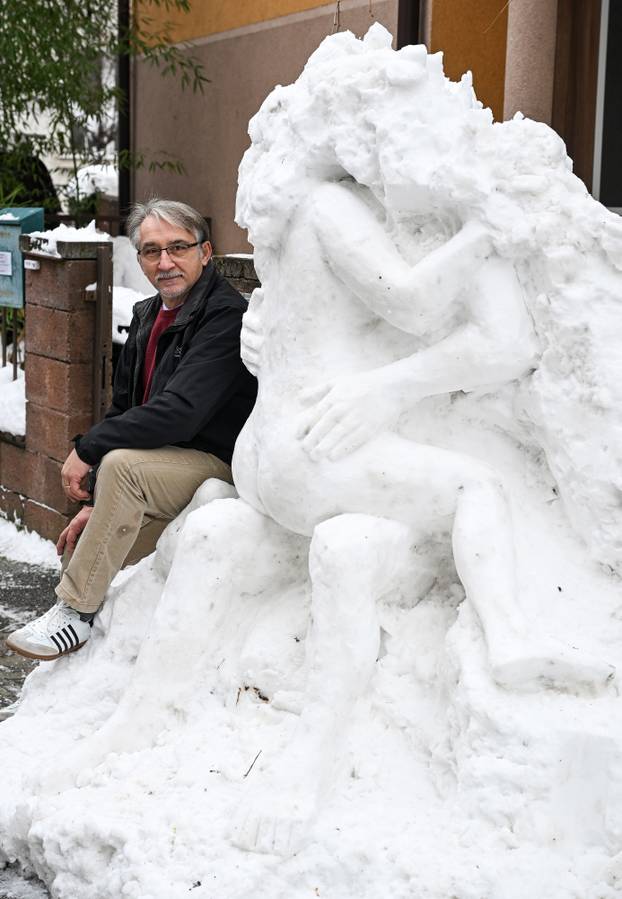Zagreb:  Erotska skulptura od snijega