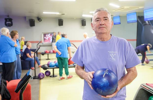 Zagreb: Druženje umirovljenika u Bowlingu Clubu 