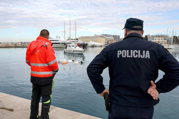 Zadar: Izvlačenje auta koji je 18 godina bio u moru