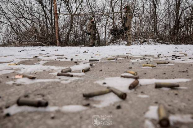 FOTO Ovako izgledaju ulice u Ukrajini: 'Jedino ispod mreže možemo doći do trgovine'