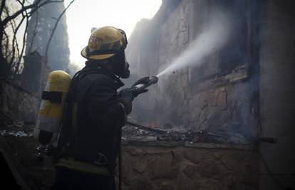Požar u Izraelu i dalje bijesni, otišao pomoći i naš kanader