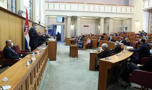 Grbin: Hoćete se maknuti ili početi raditi posao?, Plenković: Uzimali ste pare i još docirate