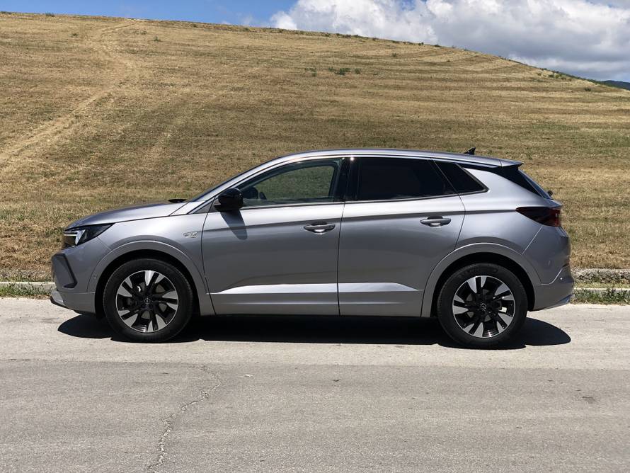 Redizajnirani Opel Grandland je moderniji i napredniji, ali je i zadržao svoj praktični karakter