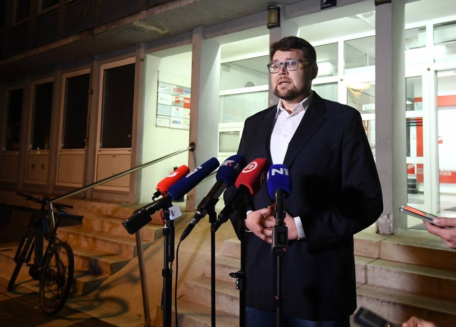 Zagreb: Peđa Grbin nakon sjednice Predsjedništva SDP-a  obratio se medijima