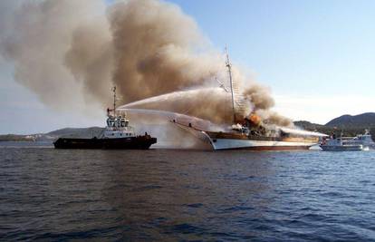 Izgorio turistički jedrenjak u uvali kod Dugog otoka