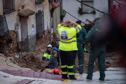 GALERIJA Apokaliptične scene iz Španjolske: Općina izgleda kao da je kroz nju prošao tornado!