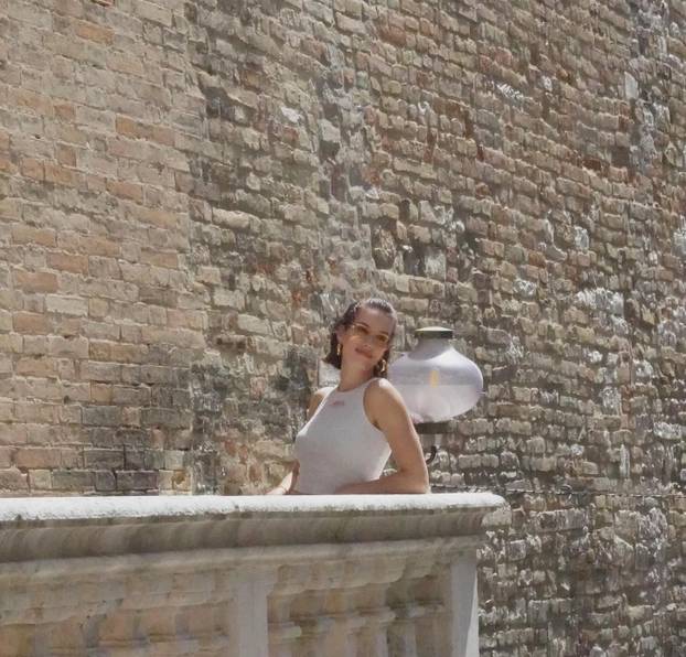 FOTO Zgodna stjuardesa hitno traži muža: Sama sam već 3 godine, želim da bude stariji...