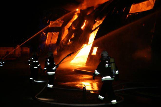 Veliki požar u tvornici konaca u Oroslavju, izgorjelo je skladište