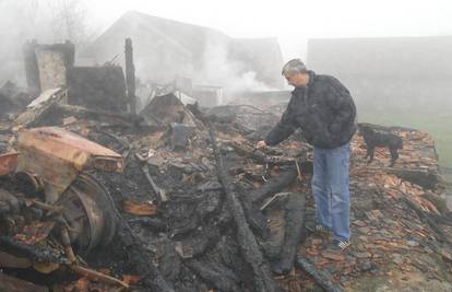Starac (80) je pokušao ugasiti požar u kući pa izgorio u njoj