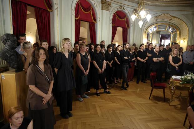 Zagreb: Održana komemoracija za filmskog redatelja Zrinka Ogrestu