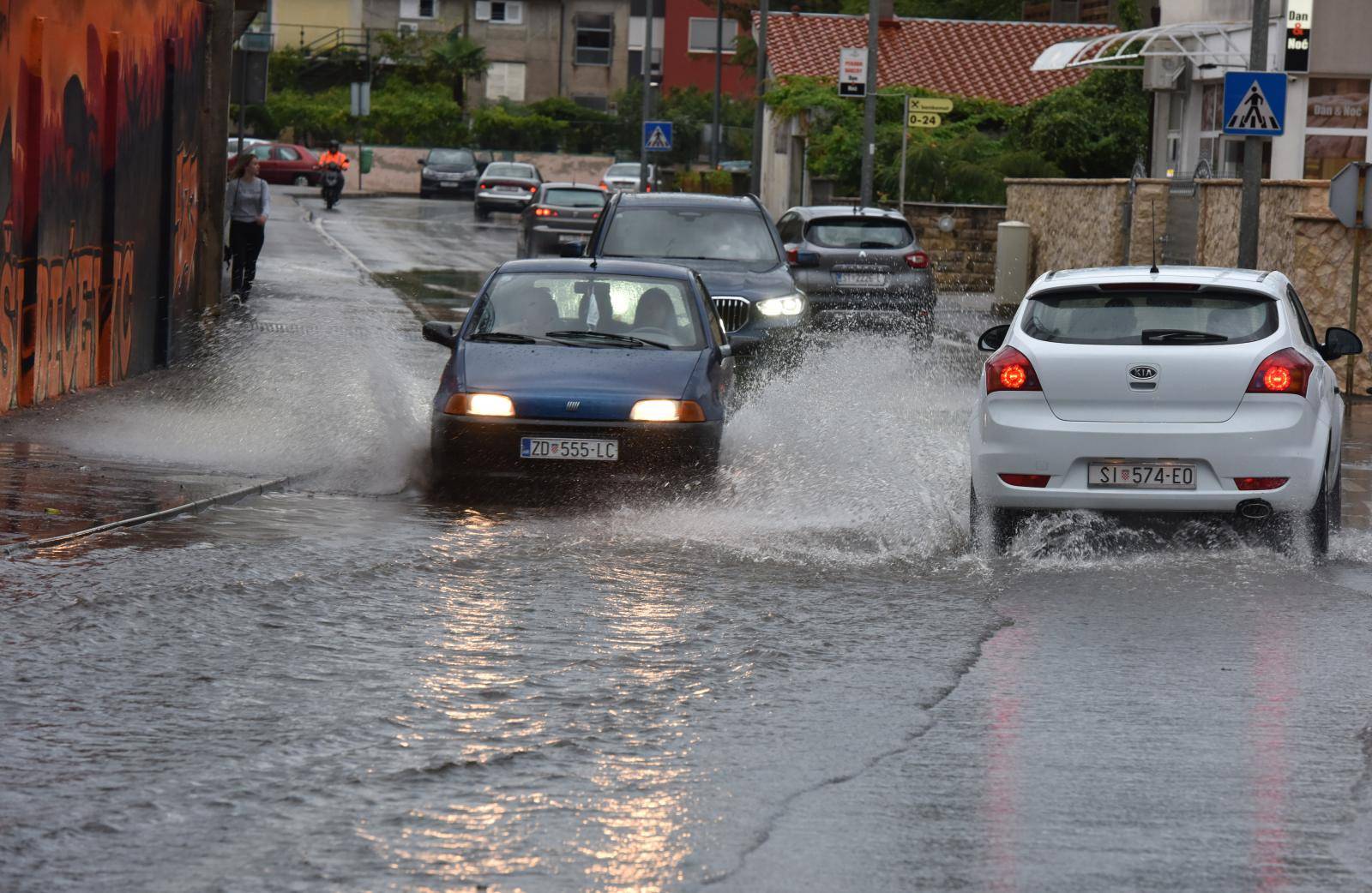 Jaka kiša poplavila prometnice u Šibeniku