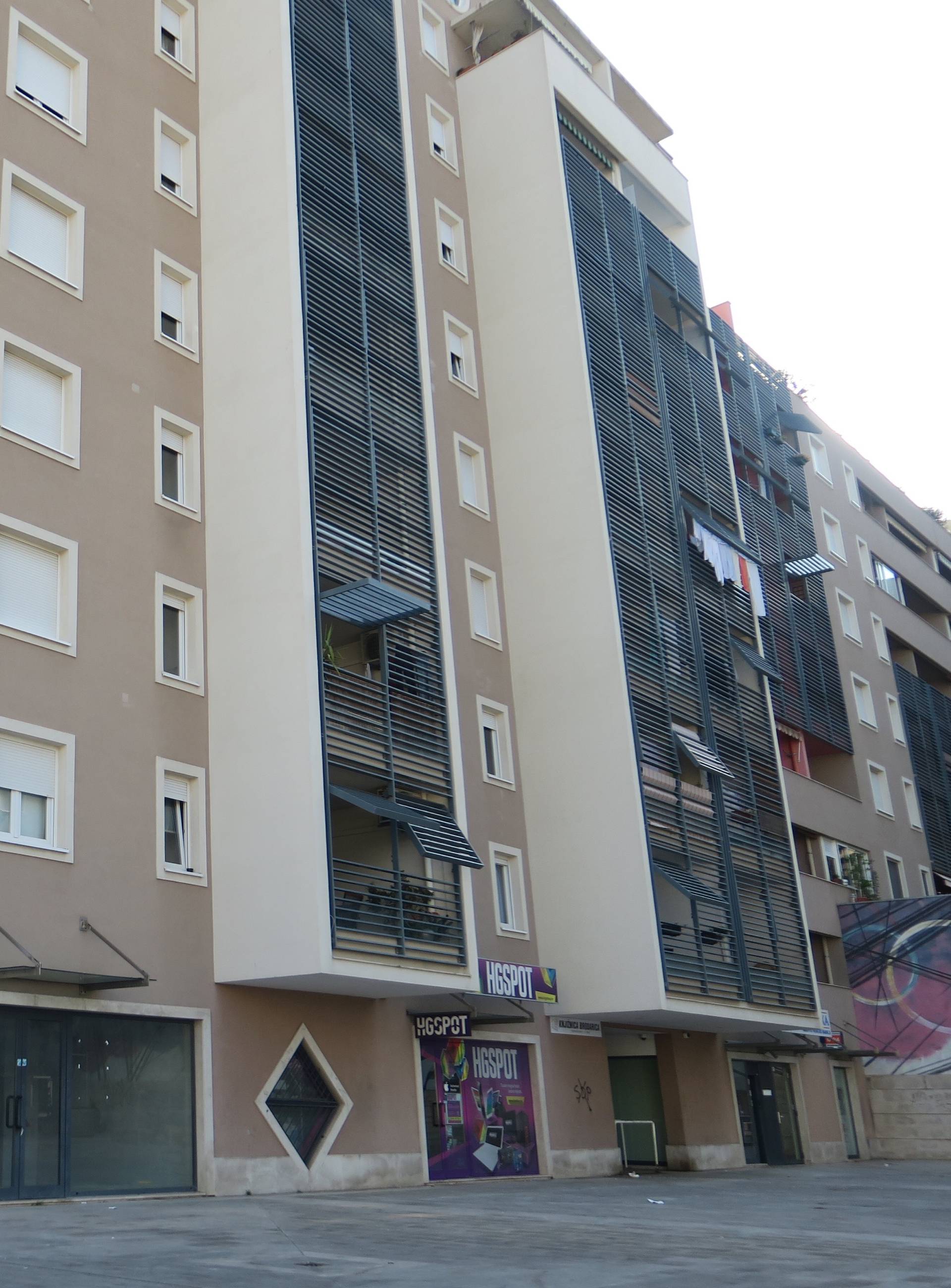 Tragedija u Splitu: Dječak pao s petog kata zgrade u Brodarici