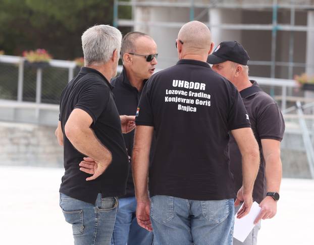 Šibenik:Odrzan je 'Prosvjedni skup protiv financiranja FALIŠ-a i svih ostalih protuhrvatskih dogaðanja'