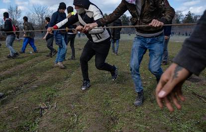 Kaos na grčko-turskoj granici: Opet letjeli molotovljevi kokteli