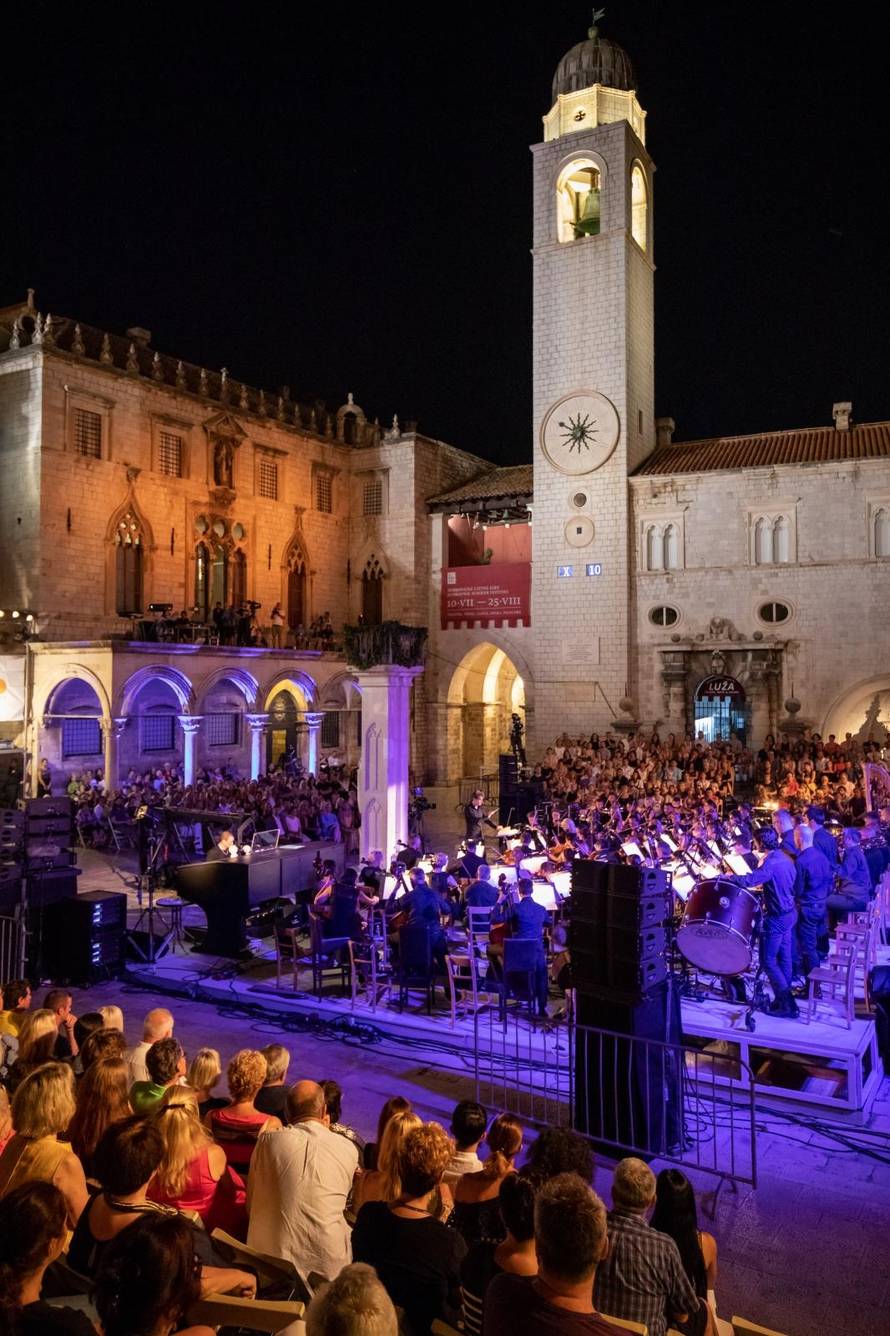 Ispred crkve sv. Vlaha zatvorene su DubrovaÄke ljetne igre