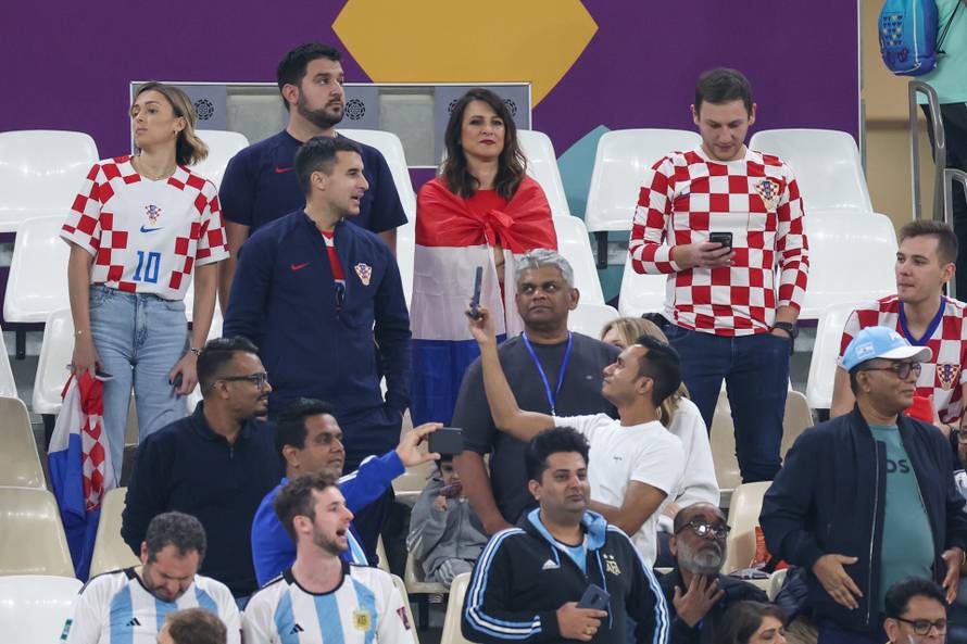 KATAR 2022 - Supruga i sin  izbornika Zlatka Dalića na  susretun Hrvatske i Argentine u polufinalu Svjetskog prvenstva 