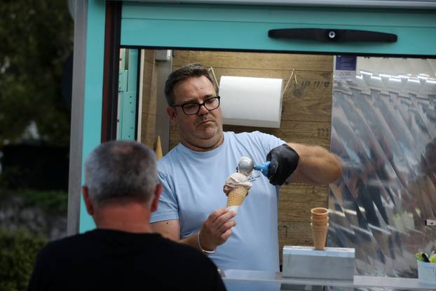 Njivice: Festival sladoleda na rivi