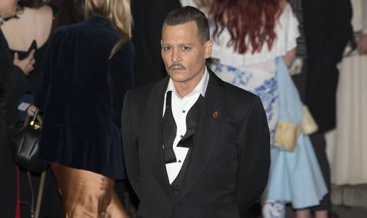 Depp došao pijan na premijeru i trabunjao o dvjema plavušama