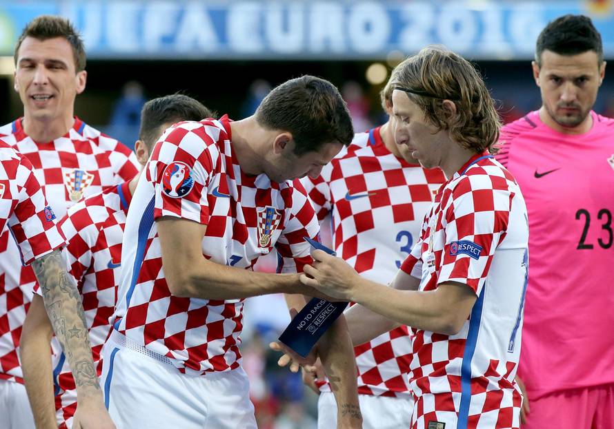 EU želi mijenjati grb na dresu hrvatske nogometne repke?!