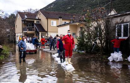 Borba u Kokorićima ide dalje: Vodostaj porastao za 30 cm...