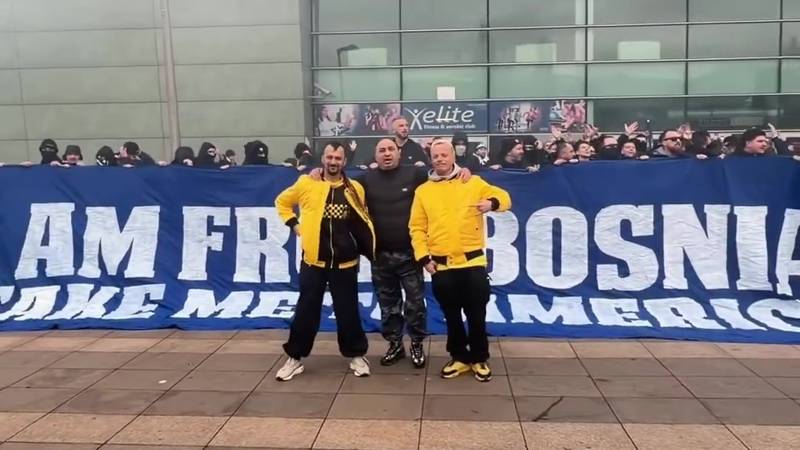 FOTO 24SATA U ZENICI Dresove i zastave nude ispod cijene, stigla i Dubioza: 'Take me to America'