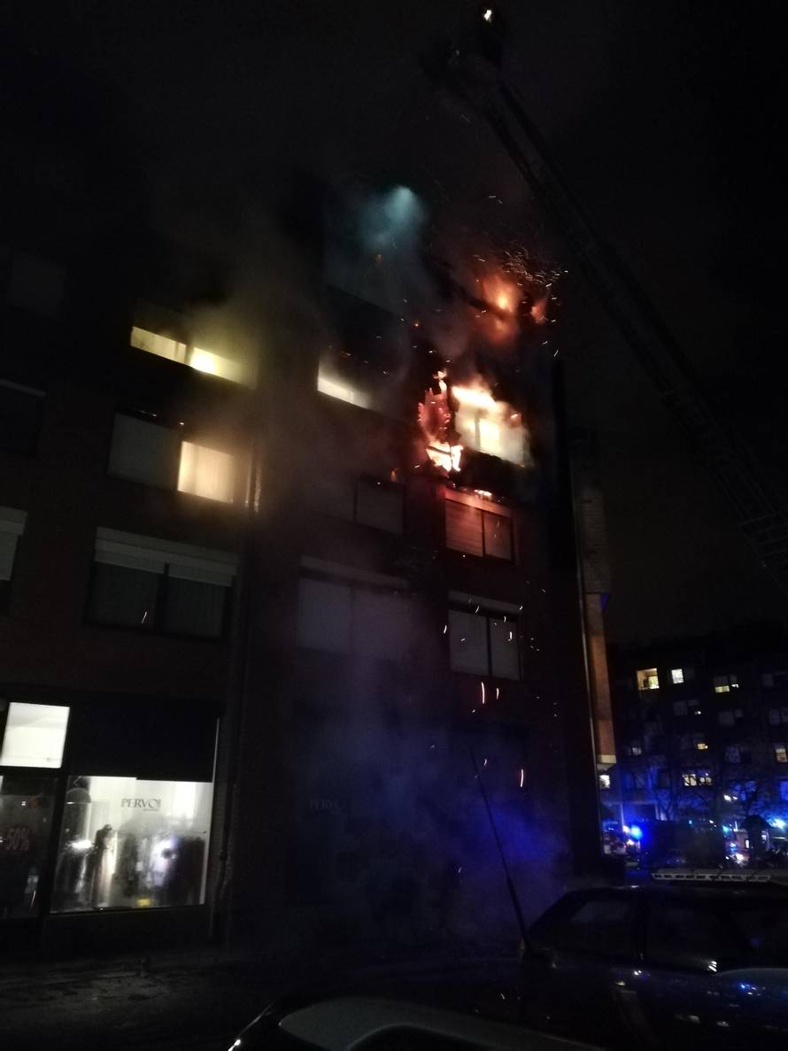 Veliki požar zahvatio je osam stanova, evakuirali sve stanare