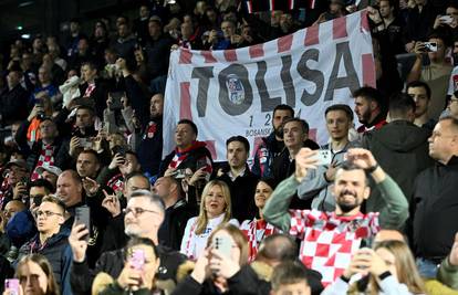 Navijači 'vatrenih': 'Kako je lijepo biti Hrvat!'. 'Suza suzu stiže'. 'Ovo je bilo rutinski...'