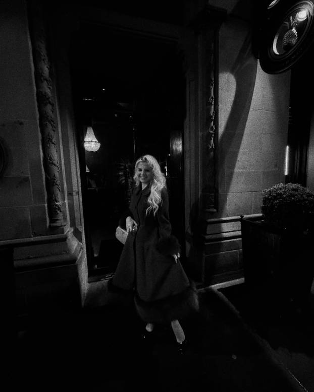 FOTO Mlada ljepotica obožava vintage stil - u retro krpicama donosi seksepil iz 1950-ih