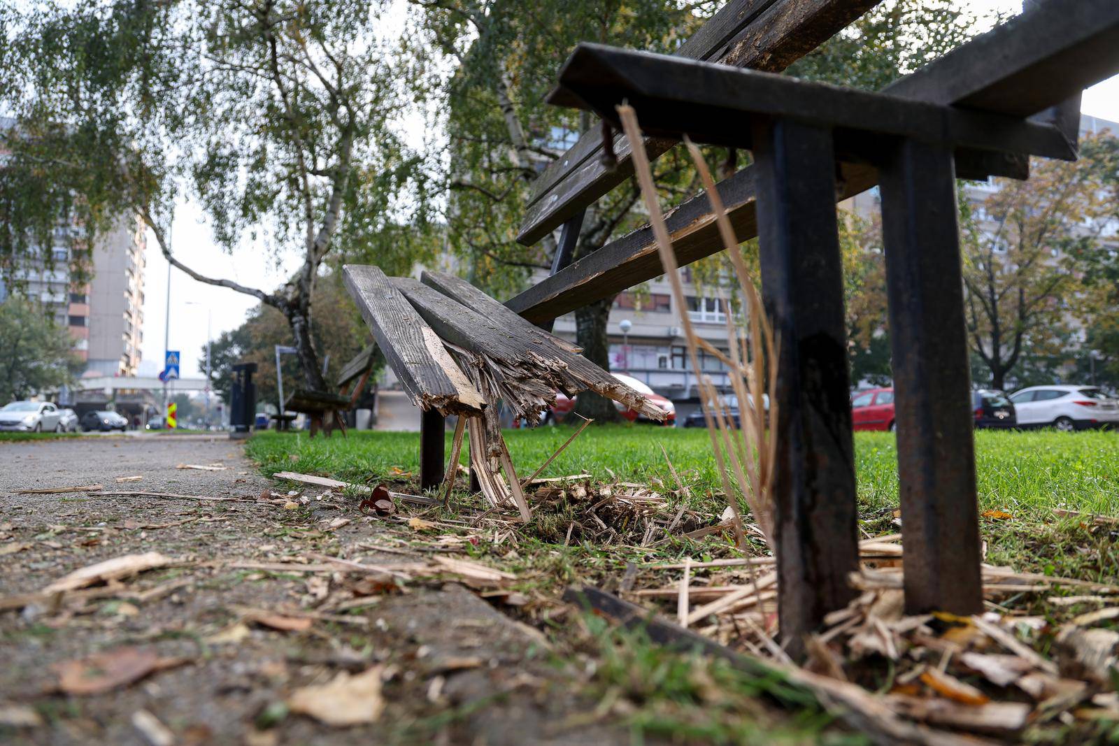 Zagreb: Klupica na Savici koja je raznesena jakim pirotehničkim sredstvom