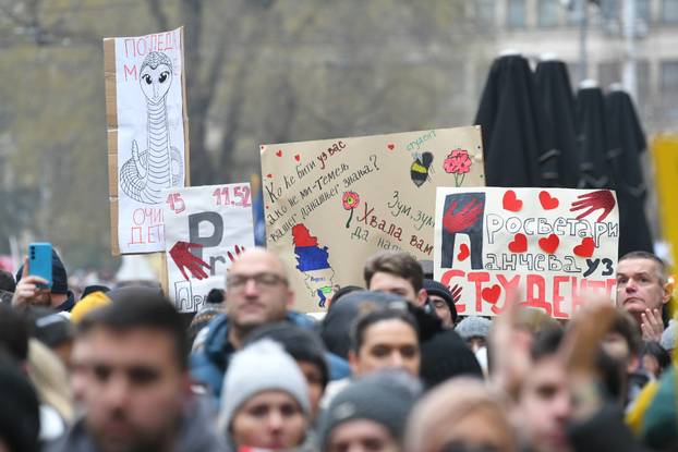 Beograd: Prosvjed "Učitelji i nastavnici su uz studente" ispred Filozofskog fakulteta