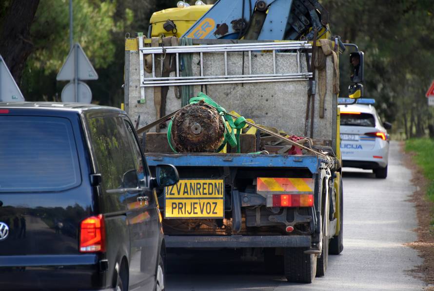 Iz pulske luke izvađena podmornička mina