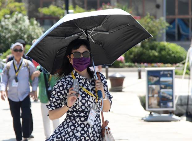 Šibenik: Po najve?oj temperaturi turisti razgledavaju ljepote grada