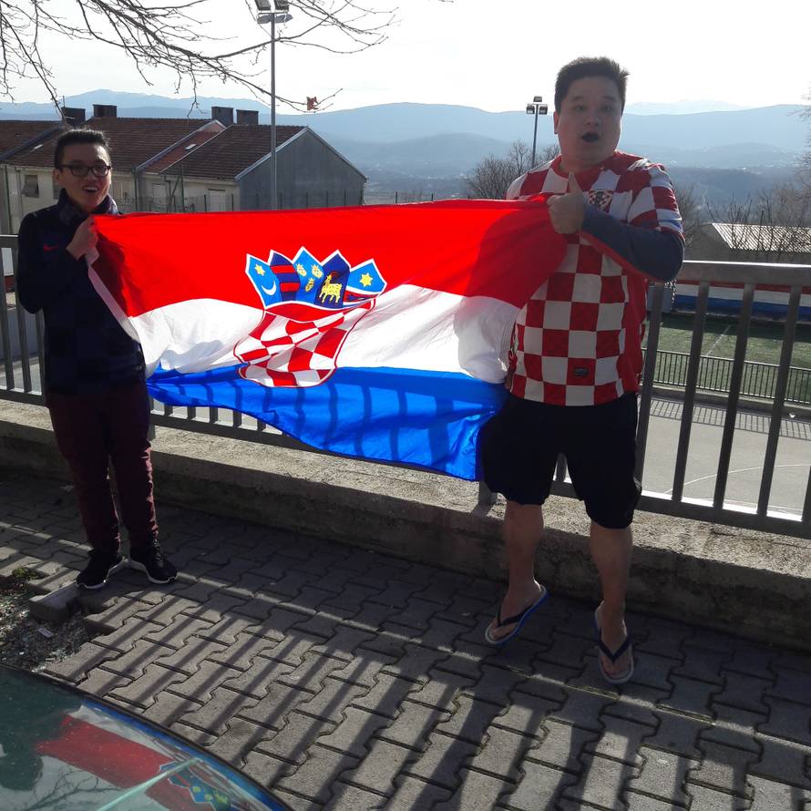 Paradiraju po Imotskom: Kinezi Damir i Niko žele biti - Hrvati!