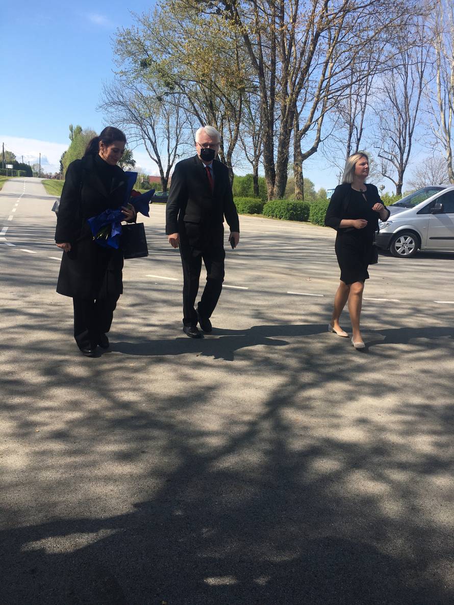 Grbin: Dvostrukih konotacija nema, 'Za dom spremni' je zločinački pozdrav, riješite to