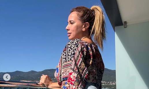 FOTO Nives Celzijus pozirala na balkonu u vrućim hlačicama: 'Bože, kakva guza. Prva liga!'