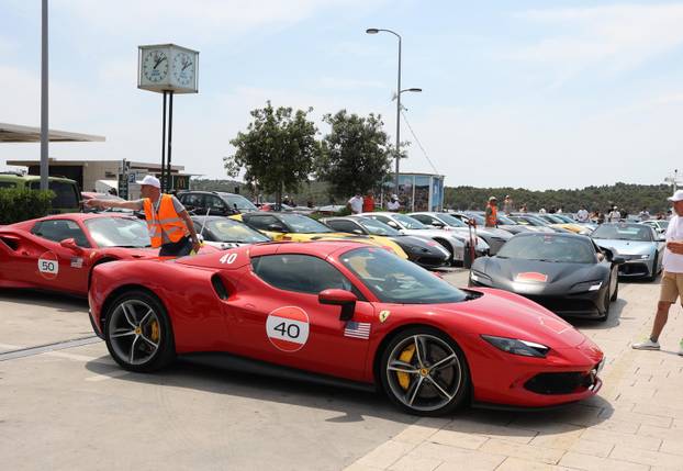 Šibenik: Turneja Ferrari Cavalcade 2026. s više od 120 Ferrarija na šibenskoj rivi