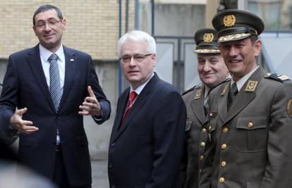 Josipović putem linka čestitao vojnicima u mirovnim misijama