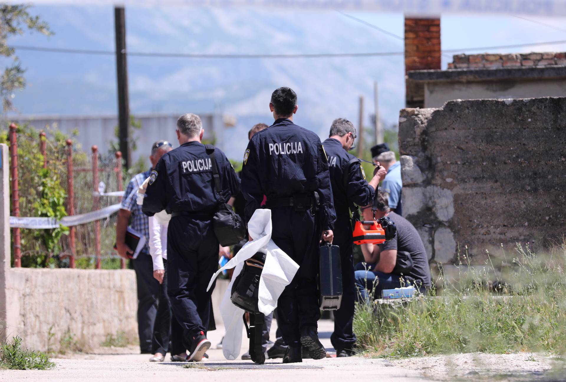 Kaštel Sućurac: Policijski očevid na mjestu gdje je sin usmrtio majku