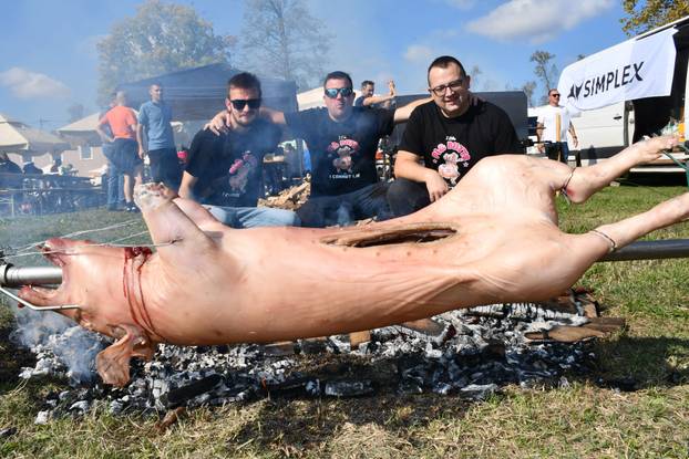 FOTO Zabranjena pečenkijada u Slavonskom Brodu! Evo kako je to izgledalo prošle godine
