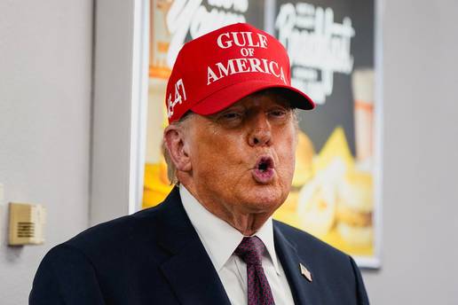 Trump o Iranu: 'Pregovarali smo  s tim lu&dstrok;acima. Po mojem mi&scaron;ljenju, oni bi napali prvi...'