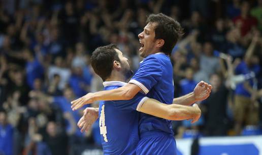 'Bit ću s tobom i kad uđem u nebo': Futsal Dinamo osvojio je titulu za tri preminula člana...