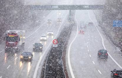 Upaljen meteoalarm za cijelu zemlju, već večeras će pasti do 40 cm snijega, na jugu bura