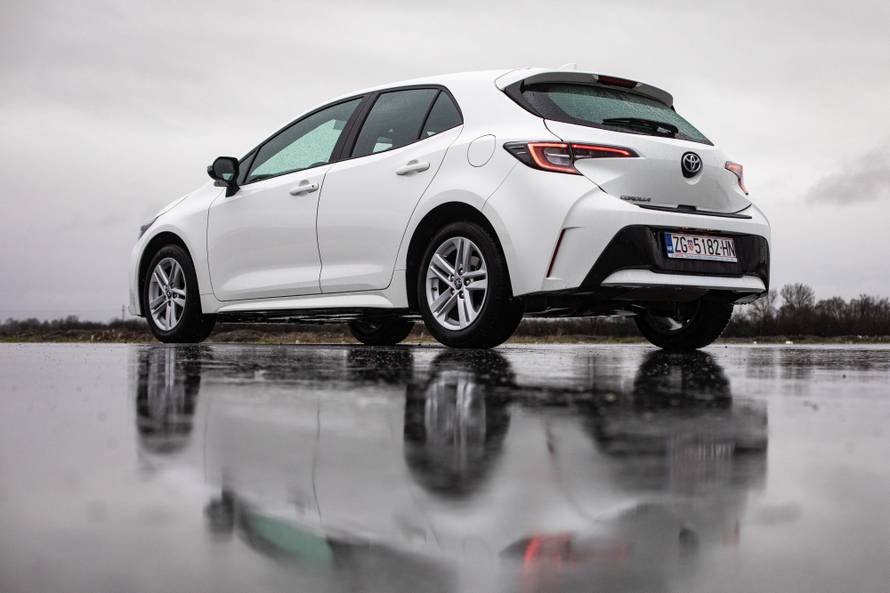 Bez hibrdnog pogona nije tako štedljiva, ali je vrlo povoljna